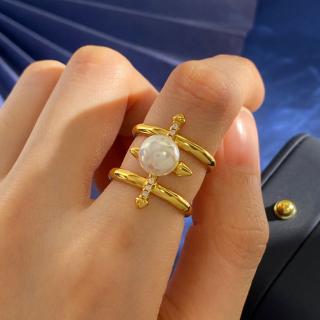 Diamond studded arrow cross pearl ring  5.2g