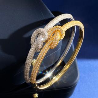 Diamond studded edge knot knot knot bracelet