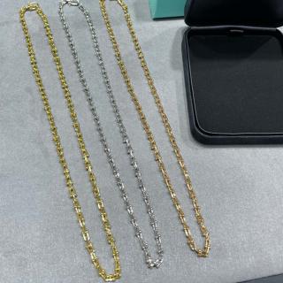 U-shaped chain link necklace
