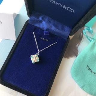 Mini enamel gift box necklace pendant collarbone chain    925 silver