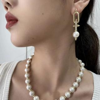 pearl earrings 
