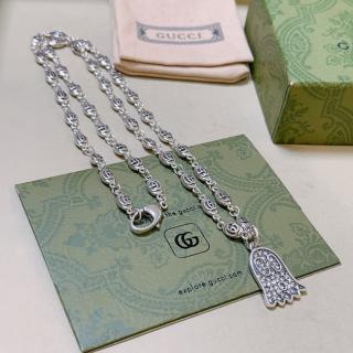 vintage necklace  20usd