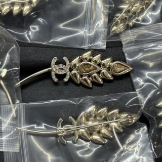 New wheat ear feather gold brooch  16usd 