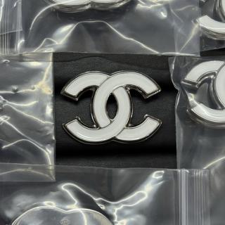 White drip enamel brooch 16usd 