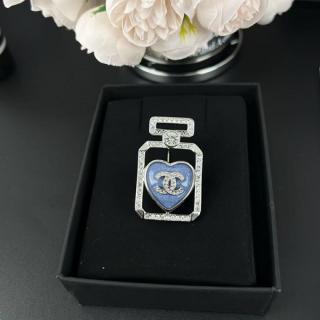 Perfume bottle hollow brooch 