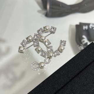 Silver rhinestone pearl double C brooch  16usd 