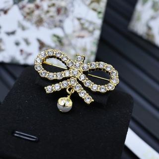 Full diamond bow brooch 8usd