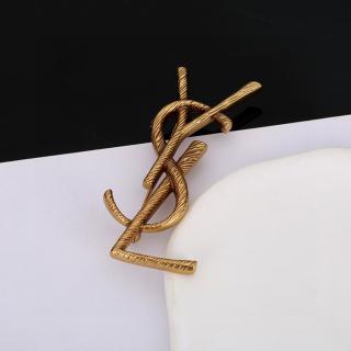 Classic brooch  11usd 