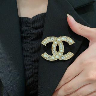 pearl double c brooch 11usd