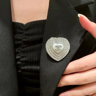 Pearl heart brooch  11usd