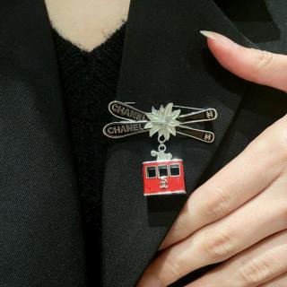 train brooch  16usd 