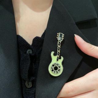 piano brooch 12usd 