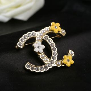 flower diamond double c brooch  10usd 