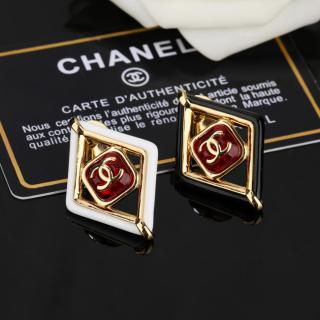 Diamond shaped double C brooch 9usd