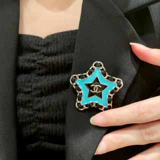 Five pointed star brooch 