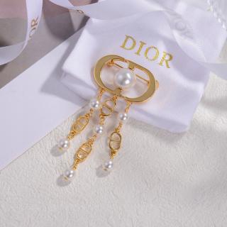 Letter brooch  10usd 